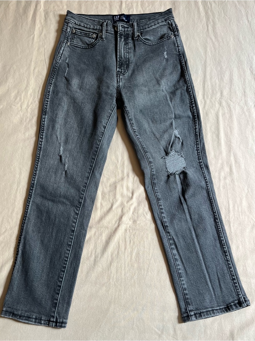 GAP Women's Washed Gray Distressed Straight-Leg Jeans